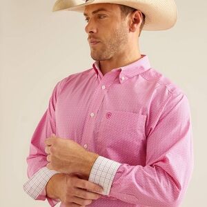 Ariat Wrinkle Free Oden Classic Fit Pink Casual Button Down Shirt Size M